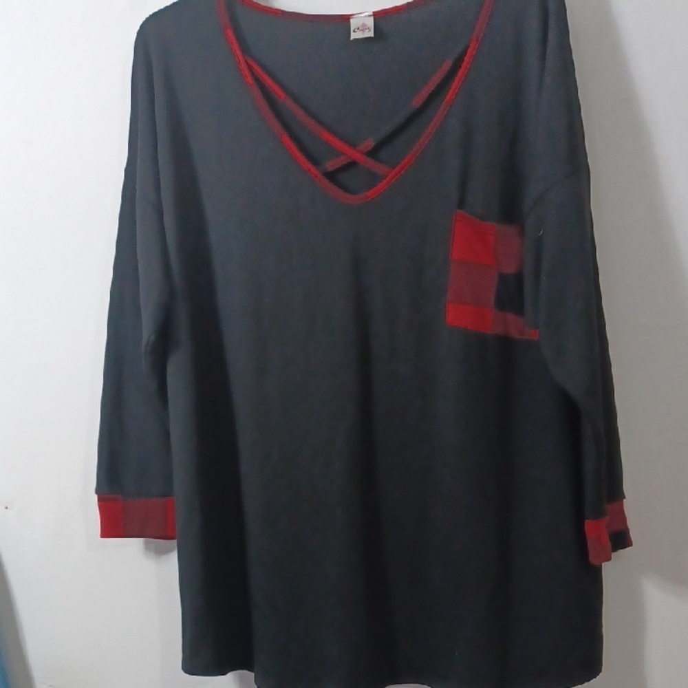 Women's Black and Red Top